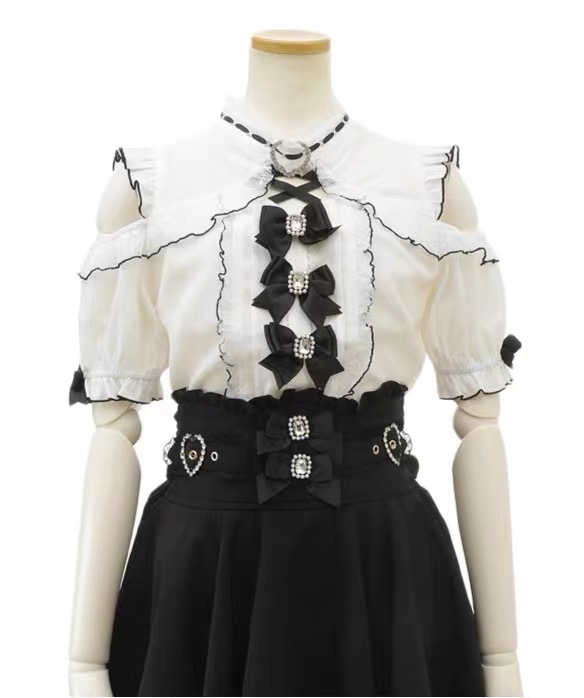 LIZ LISA 日系地雷系量產型露肩上衣 三色 甜美可愛蕾絲鈎花愛心蝴蝶結 分碼 襯衣