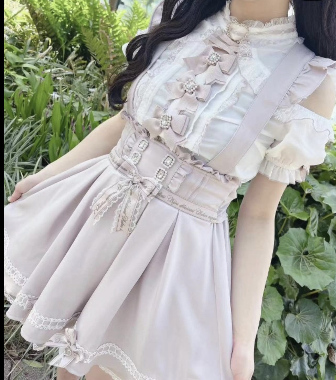 LIZ LISA 日系地雷系量產型露肩上衣 三色 甜美可愛蕾絲鈎花愛心蝴蝶結 分碼 襯衣